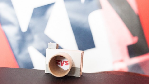 Wolontariusze Miesiąca Fotografii w Krakowie prowadzą warsztaty na Kiermashu